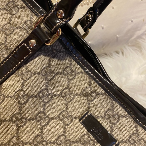 Authentic Gucci Bag see code. Excellent  condition no scratches no tears. - Picture 4 of 5